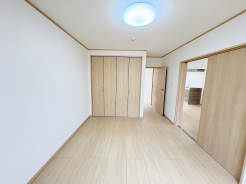 広々バルコニーから、たっぷり太陽の恵みが得られます。
