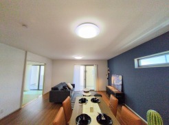 開放的なこの空間がお客様をお出迎えします。ＬＤＫは18帖。
