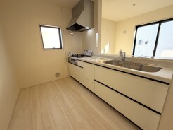 3号棟 お料理を効率的に、楽しく。あったらいいなをかなえてくれるシステムキッチン。
