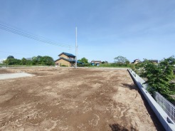 幅員こそやや狭くても、その分交通量が少なくて安心。
