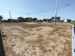 敷地342.26m2、芝生の庭が入る余裕の広さ。
