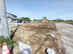 敷地360.9m2、芝生の庭が入る余裕の広さ。
