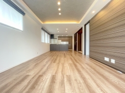 開放的なこの空間がお客様をお出迎えします。