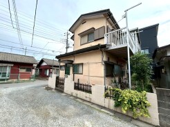 車通りの少ない閑静な住宅地、のびのびした子育てに適します。
