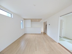 ご家族みんながゆったりくつろげる広々リビング。