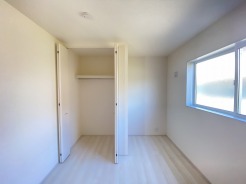 たっぷりの陽光と、心地よい風が舞い込みます。
