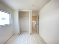 たっぷりの陽光に包まれる明るい住まいが、ここにあります。