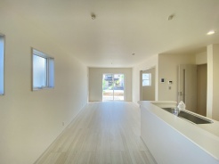 解放感あふれるリビングは、自然に光と風に恵まれます。