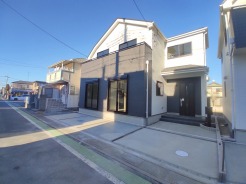 セカンドカーにも便利、駐車2台可の敷地。
