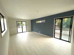 2号棟 開放的なこの空間がお客様をお出迎えします。