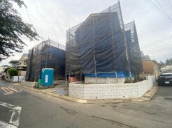 1号棟 車通りの少ない閑静な住宅地、のびのびした子育てに適します。
