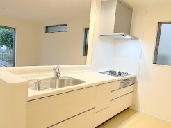 対面キッチンがご家族の温かい時間を演出。
