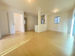 家族が自然に集りそうな広さが魅力のＬＤＫ。
