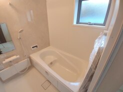 是非、足を伸ばして入って欲しい一坪タイプのユニットバス。疲れの取れ方が違うかも。
