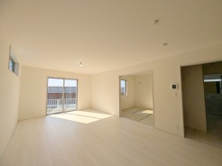 南側に大きな窓を配置、明るいリビングが出来ました。
