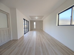 1号棟 ご家族みんながゆったりくつろげる広々リビング。
