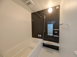 1号棟 １坪広さを設けた浴室でゆったりバスタイム。
