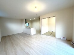 家族が自然に集りそうな広さが魅力のＬＤＫ。
