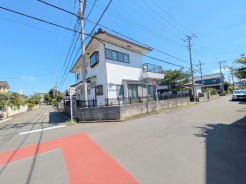 風通し・日当たりに優れる角地。開放感をお楽しみください。
