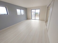 5号棟 ご家族みんながゆったりくつろげる広々リビング。
