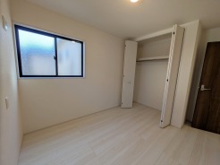 子供部屋には丁度良い洋室。
