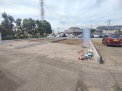 出し入れしやすい並列駐車場（3台可）が嬉しい住まい。
