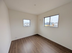 子供部屋には丁度良い洋室。
