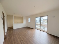 解放感あふれるリビングは、自然に光と風に恵まれます。
