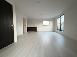 快適性とゆとりをデザインした広々リビング
