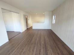 2号棟 開放的なこの空間がお客様をお出迎えします。ＬＤＫは16帖。
