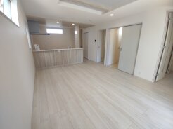 ご家族みんながゆったりくつろげる広々リビング。
