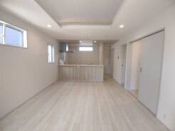 天井が高くなって開放感を感じる折り上げ天井。居住者が快適に暮らすための工夫がここにも見つかりました。
