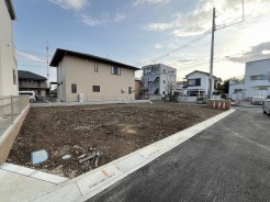 2-D号地 角地につき、開放感に恵まれる住居がここに。
