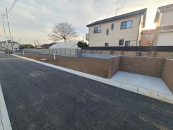 穏やかな日差しが広がる、ゆとりのある敷地。