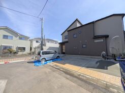 駐車場は停めやすい広さで３台以上可。
