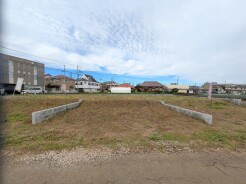 土地を見て、間取りが気になりましたら、すぐに図面を引ける設計士さんをご紹介することも出来ます。ご相談ください。
