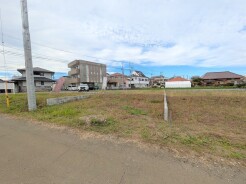 3号地 車通りの少ない閑静な住宅地、のびのびした子育てに適します。
