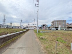 3号地 幅員こそやや狭くても、その分交通量が少なくて安心。
