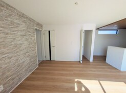 1号棟 ご家族みんながゆったりくつろげる広々リビング。
