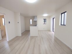 ご家族みんながゆったりくつろげる広々リビング。
