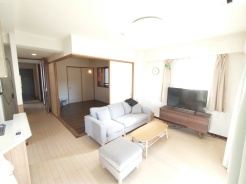 たっぷりの陽光に包まれる明るい住まいが、ここにあります。
