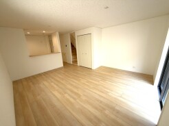 リビングは家具の配置も思いのまま。自由度が高い設計です。
