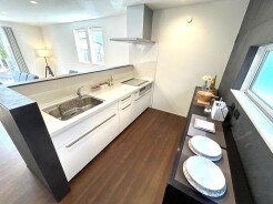 カウンターからはリビングが広く見渡せ、ご家族とのコミュニケーションも弾みます。
