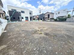 A号地 前面道路は歩道も整備され、小さなお子様にも安心です。
