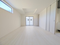 ご家族みんながゆったりくつろげる広々リビング。
