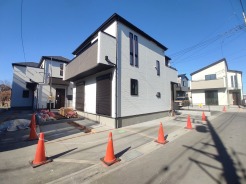 最寄り駅まで徒歩7分の近さ。 忙しい朝が助かる立地、 暮らしにゆとりが生まれます。
