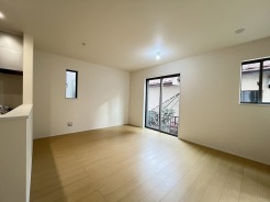 B号棟 開放的なこの空間がお客様をお出迎えします。