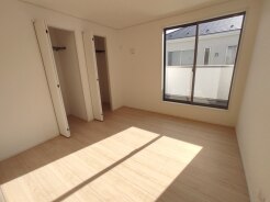 太陽の恵みを感じる、温もりと明るさにあふれたお部屋。
