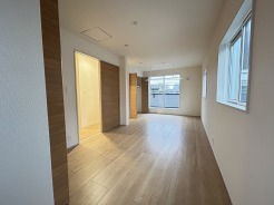 4号棟 将来的には間仕切りして２部屋に変更可能な洋間。成長に合わせた間取り変更が可能なタイプ。
