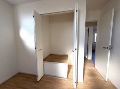 1号棟 たっぷりの収納スペースで快適に暮らせそう。
